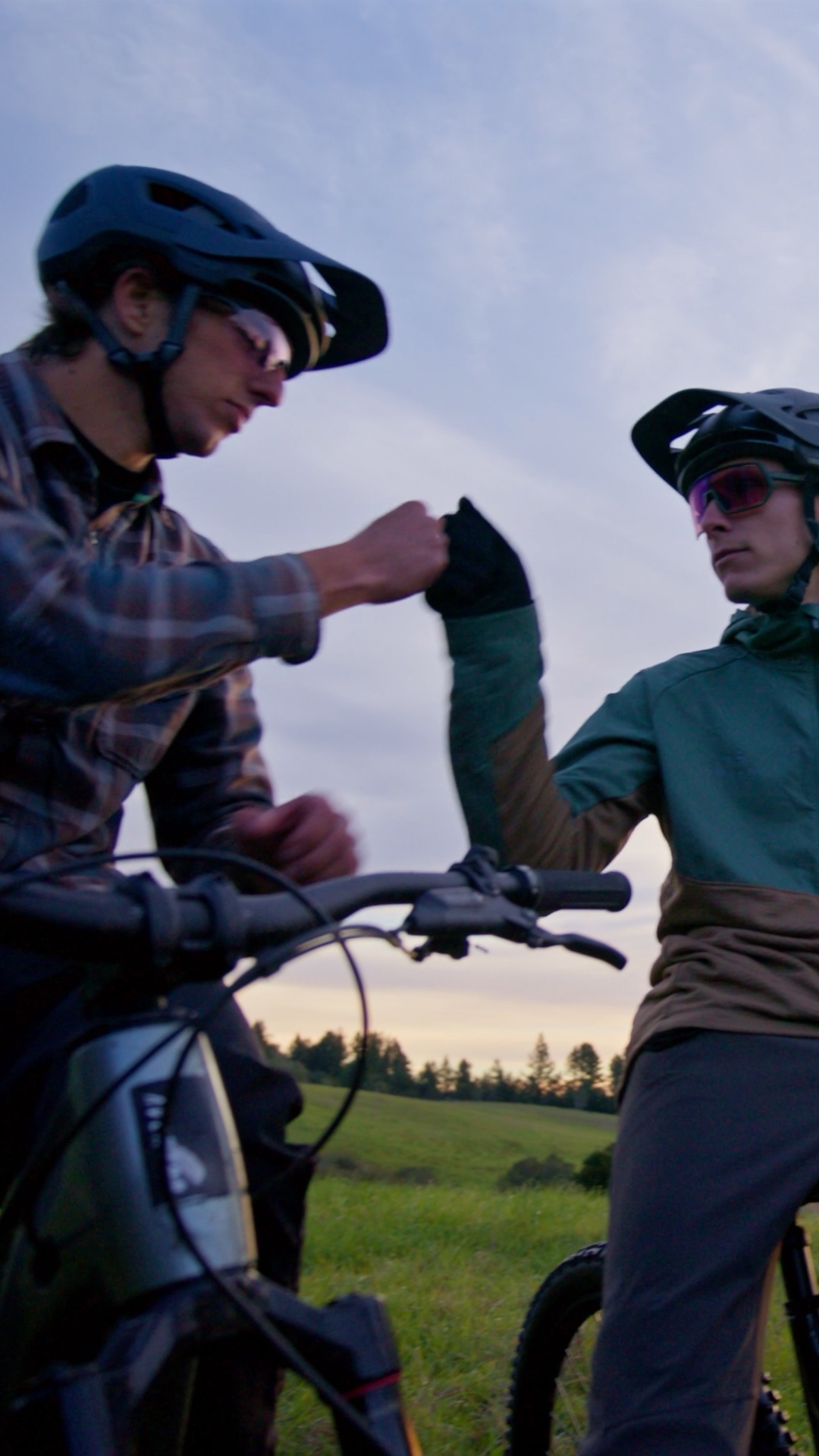 Current social film review frame